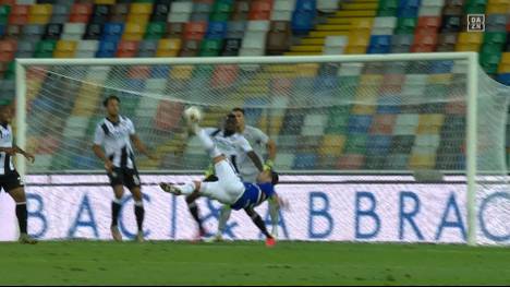 "Normal kann's jeder" dachte sich Federico Bonazzoli offenbar vor dem Spiel gegen Udinese. Der Sampdoria-Stürmer zeigt der Welt, wie ein Fallrückzieher auszusehen hat.