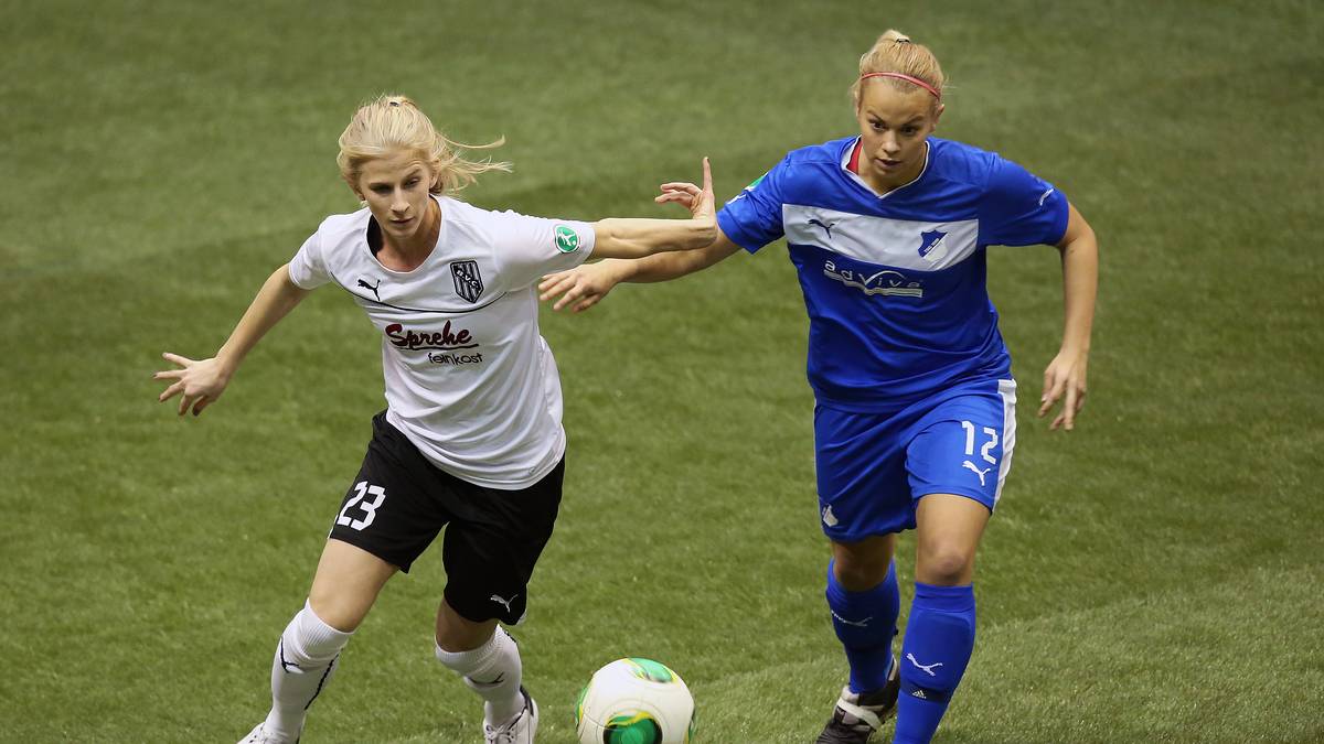 Vor drei Jahren spielte auch Jakobsson (l.) für kurze Zeit in der Bundesliga, allerdings nicht beim großen FC Bayern, sondern beim BV Cloppenburg. Mittlerweile läuft sie in Frankreich für Montpellier auf 