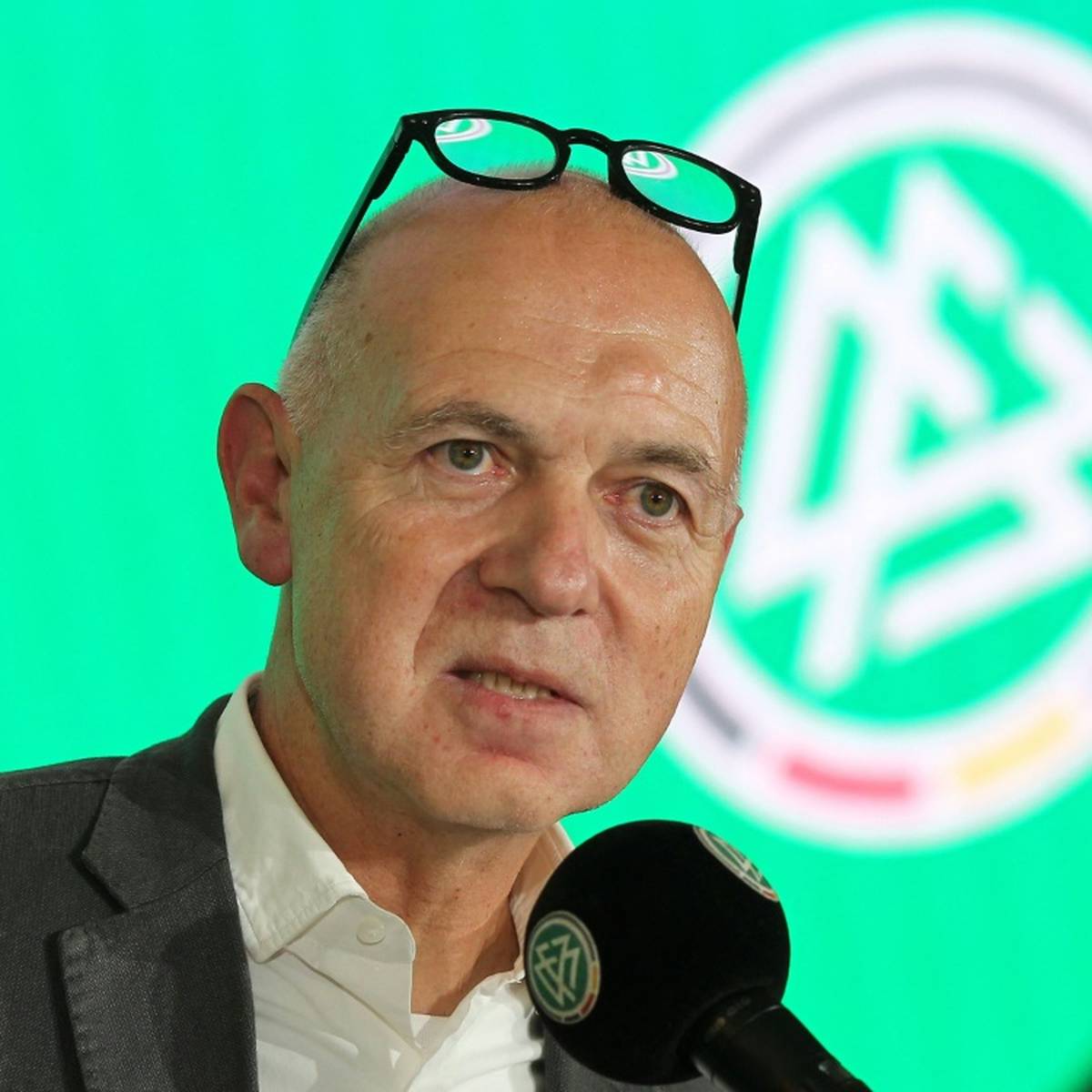 DFB-Präsident Bernd Neuendorf hat die neue „One Love“-Binde der deutschen Fußball-Nationalmannschaft verteidigt.
