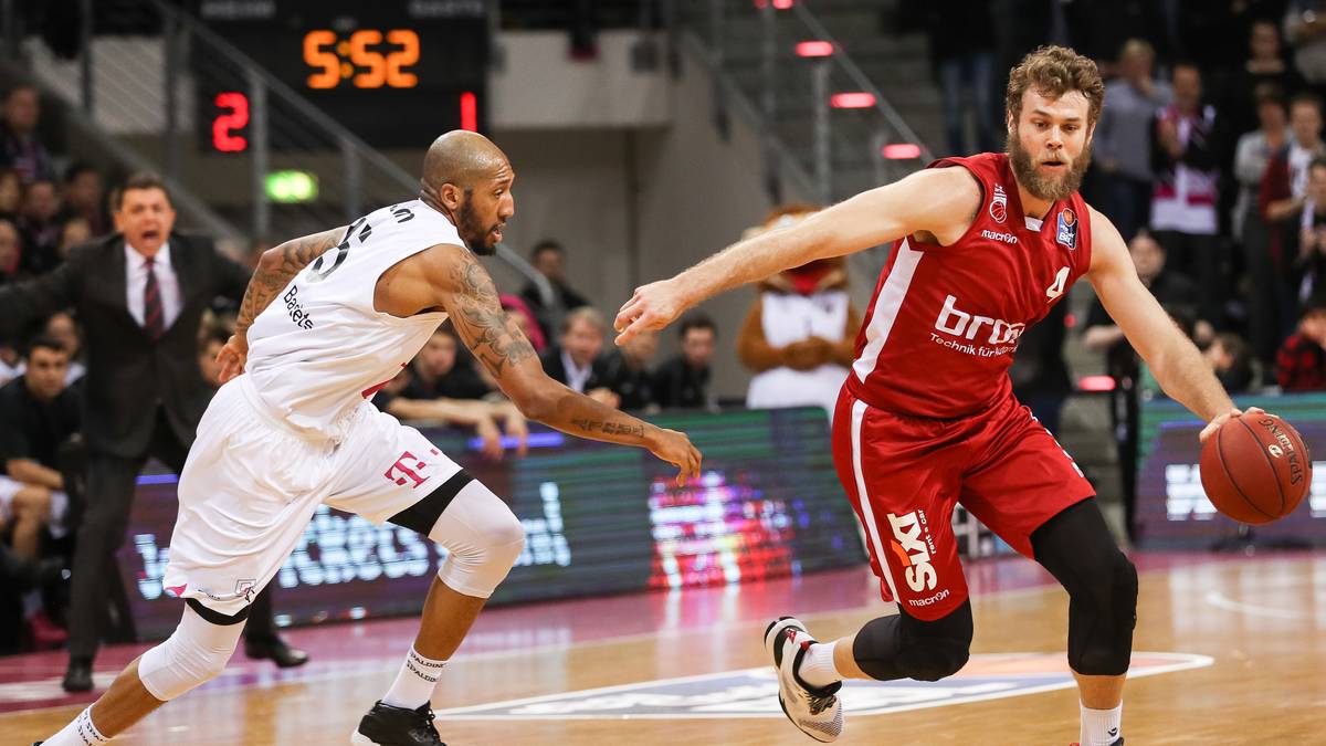 Nicolo Melli ist der Schlüsselfaktor bei den Bambergern. Der italienische Forward ist der Mann für alle Fälle, auch wenn die Statistiken nicht überragend sind. Offensiv kann er aus jeder Lage abschließen und defensiv hält er die Zone sauber. Die Franken sollten locker die erste Runde überstehen