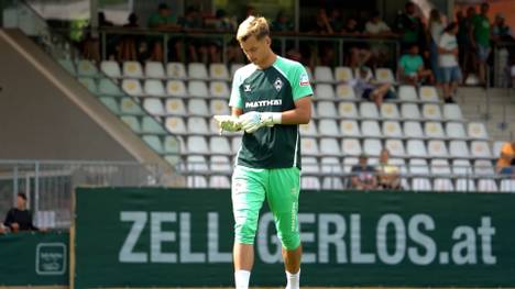 Der SV Werder Bremen steht kurz vor dem Verkauf seines Torhüters Mio Backhaus. Die Fans zeigen sich verständlich und bedanken sich bei ihrer Nummer 1. 