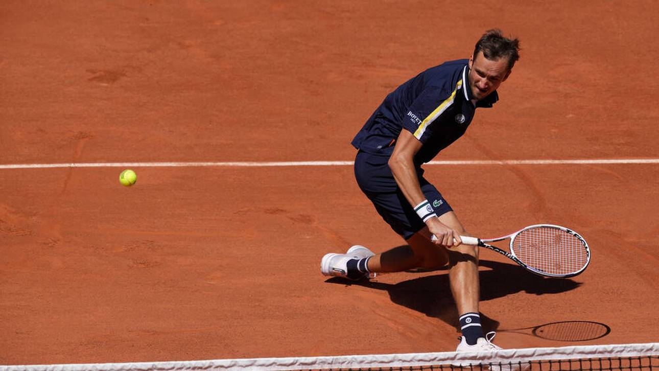 Medwedew knackt Aufschlag-Riesen