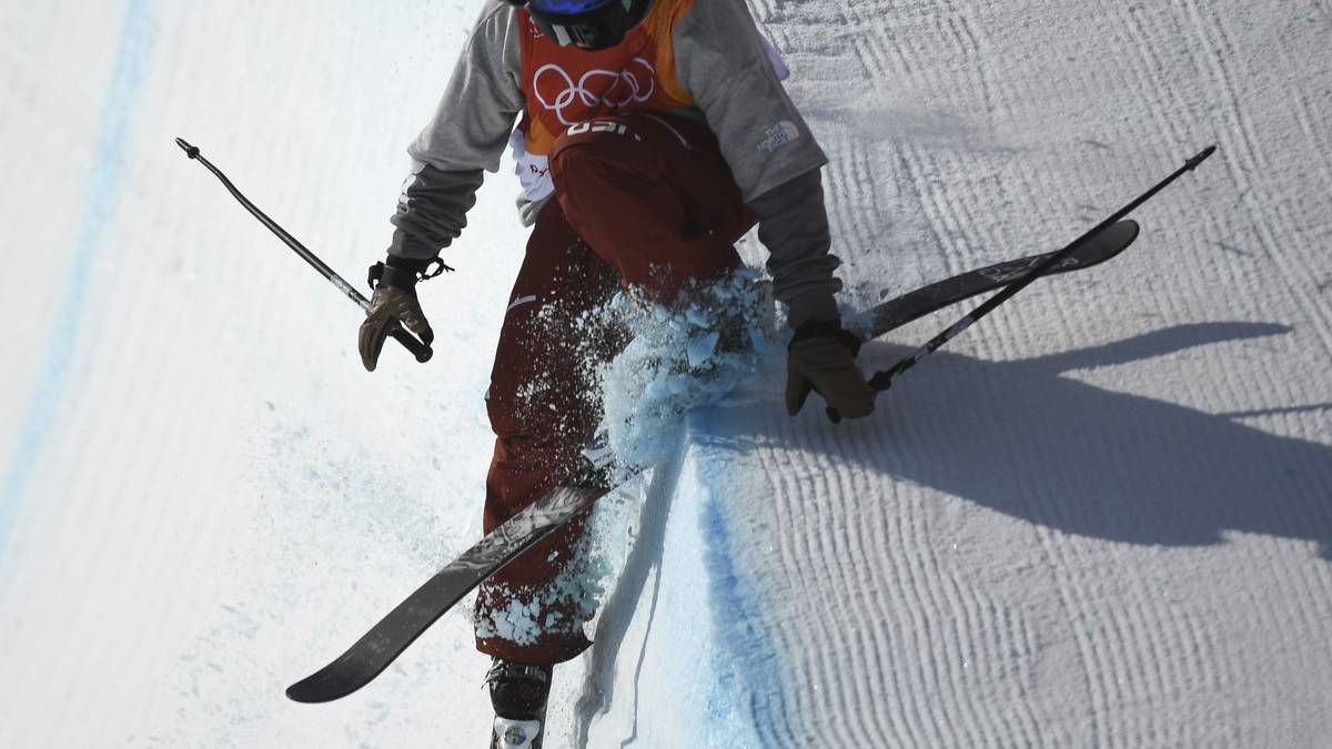 Kracht auf den Rand der halben Tube...
