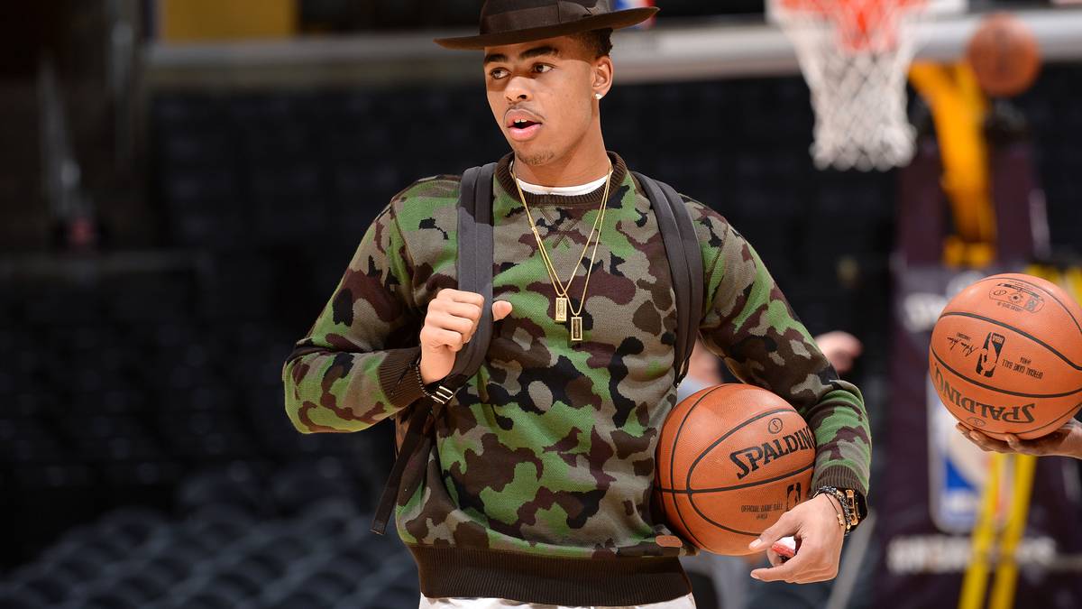 Teamkollege D'Angelo Russell feiert Bryants Aktion sogar so sehr, dass er dafür ein technisches Foul kassiert