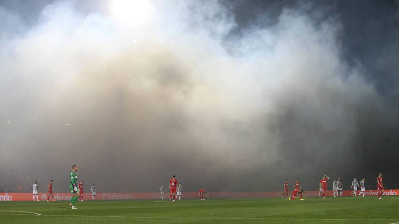 Köln-Spiel unterbrochen