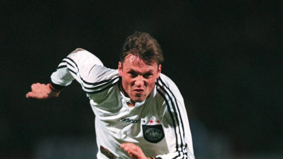 STEPHAN PASSLACK kam 1989 aus der eigenen Jugend. Seine erfolgreiche Karriere führte ihn auch nach Gladbach, Köln, zu 1860 München und zum Club nach Nürnberg. Vier Länderspiele für Deutschland (ein Tor), auf Klub-Ebene 196 Pflichtspiele und 24 Treffer