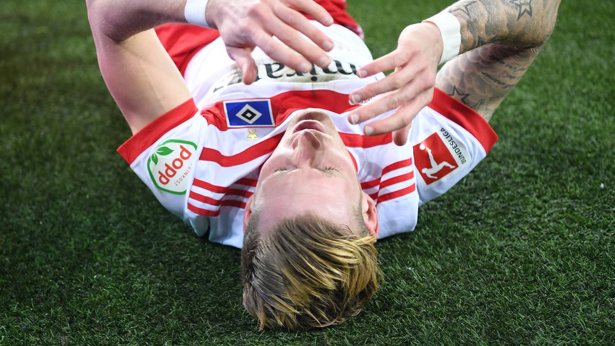 In 14 Spielen gelangen dem Offensivspieler zwei Tore, an den letzten sechs Spieltagen schaffte er es fünfmal nicht mal in den Kader. Schon nach einem Jahr könnte Hahn Hamburg wieder verlassen