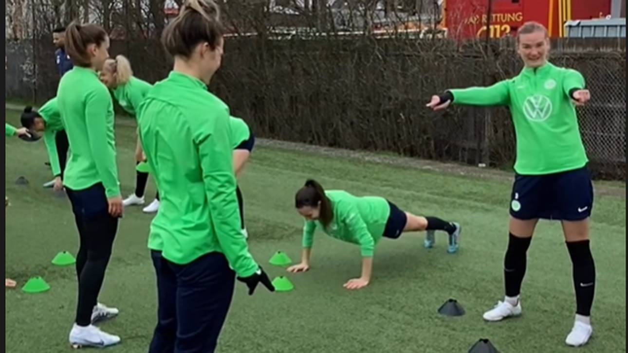 Alexandra Popp hat vor dem CL-Kracher in Paris beste Laune