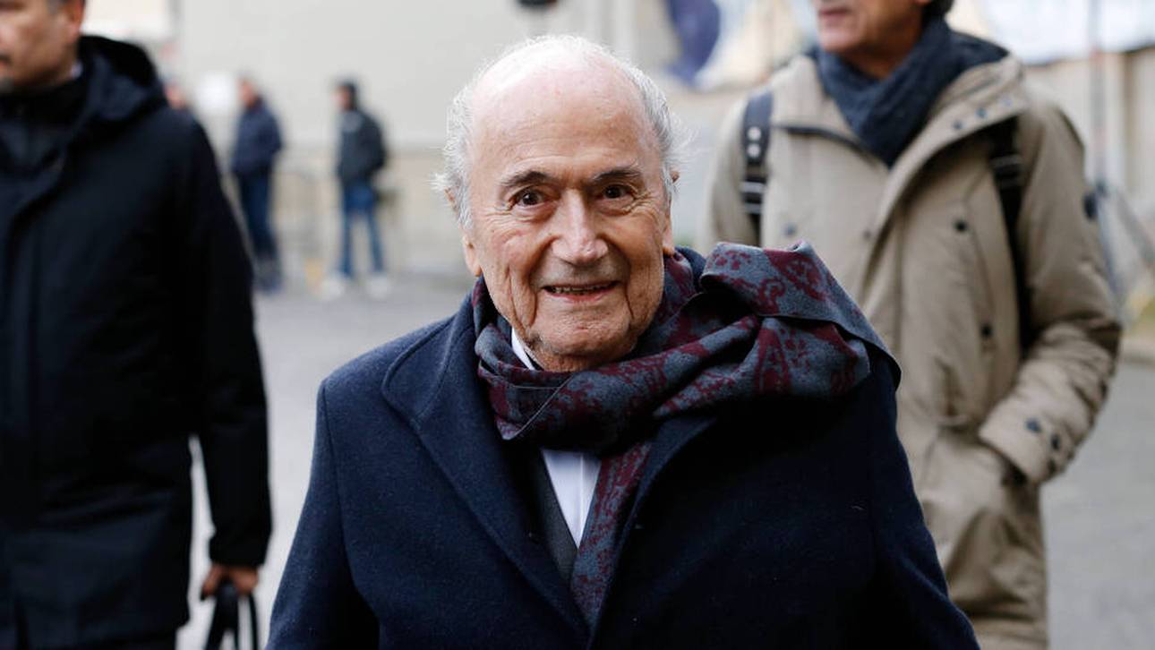 Blatter-Befragung verschoben