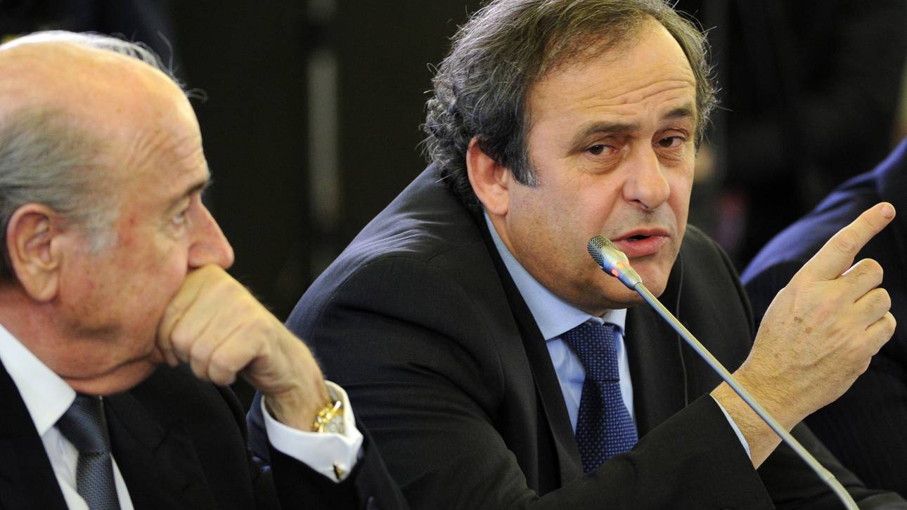 Presse: „Endlich räumt der Fußball auf“