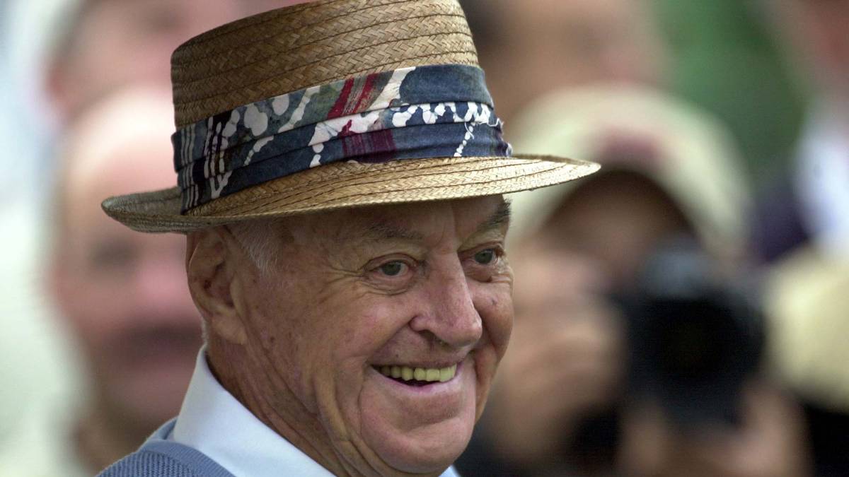 PLATZ 8 - SAM SNEAD: Sieben Majorsiege und 82 PGA-Tour-Siege. Der 2002 verstorbene Snead schrieb eine beeindruckende Karriere. Sein TPGA-Tour-Rekord schien lange unerreichbar, bis Tiger Woods ihn einholte. "Slammin' Sammy" war auch noch im Alter ein herausragender Golfer