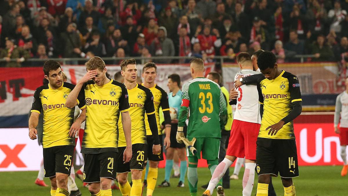 ÖSTERREICH - "Die Presse": Die Borussia blieb wie schon vor einer Woche vieles schuldig, eingefleischte Borussia-Fans dürften ihre Mannschaft derzeit kaum wiedererkennen. In der ersten Halbzeit gab es nur ein einziges Mal einen Anflug von Gefahr, doch Reus vertändelte den Ball. Erstmals seit Oktober 2016 blieb Dortmund in der ersten Halbzeit ohne Torschuss - ein Armutszeugnis