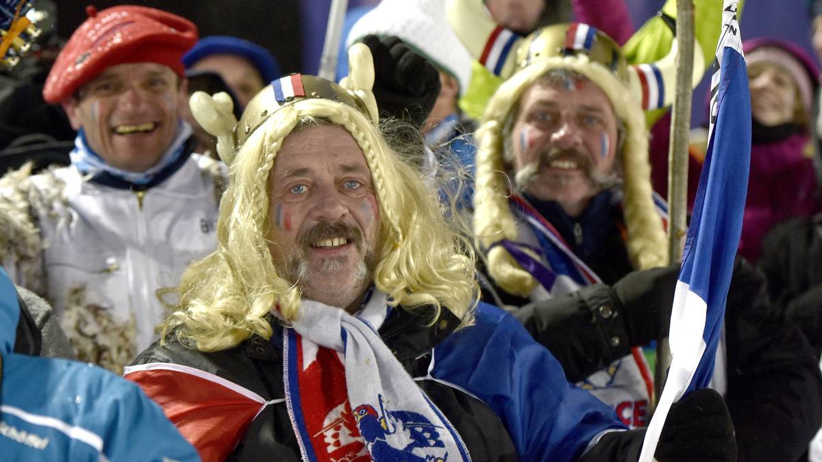 Ihre Fans bestechen derweil durch lustige Kostümierungen.