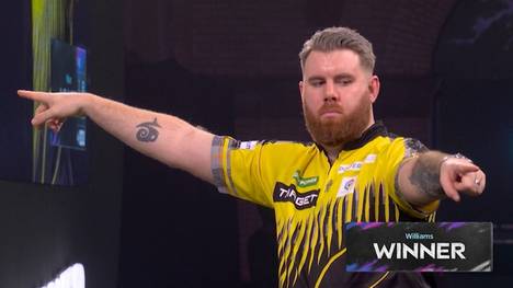 Scott Williams ist bekannt dafür, immer wieder extravagante Wege zu spielen und No-Look-180. So ist es auch beim Sieg über Paolo Nebrida.