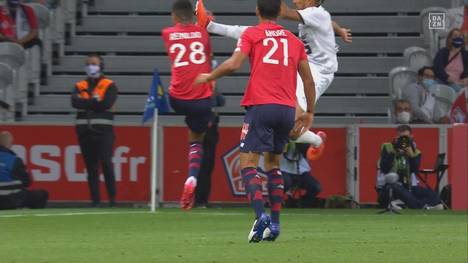 Im hitzigen Auftaktspiel der Ligue 1 zwischen dem OSC Lille und Stade Rennes gibt es bereits früh in der Partie zwei Platzverweise. Besonders der Kung-Fu-Tritt von Rennes' Verteidiger Sacha Boey an den Kopf seines Gegenspieler sorgte für Aufsehen.