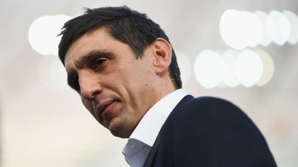 Die letzte Partie des Spieltags bestreiten Bayer Leverkusen und der VfL Wolfsburg. Für beide zählt im Abstiegskampf nur ein Sieg, denn die Konkurrenten Werder Bremen und Hamburger SV konnten am Samstag je drei Punkte einfahren