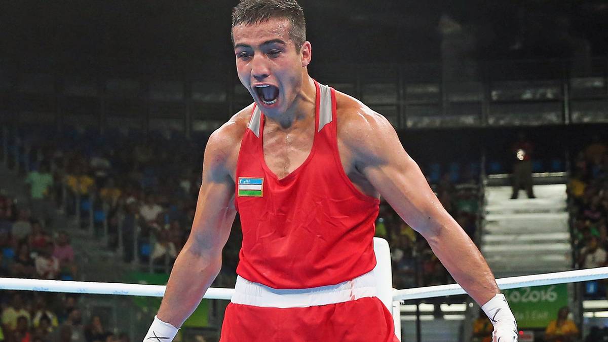 Eine Jubelpose wie Fußball-Superstar Ronaldo: Den Mund weit geöffnet, die Beine gespreizt, die Muskeln zur Schau gestellt. In Rio feiert so der Boxer Shakhram Giyasov seine Siege