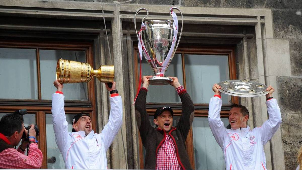 Anatolij Tymoschtschuk (Mitte) feiert den Triple-Sieg