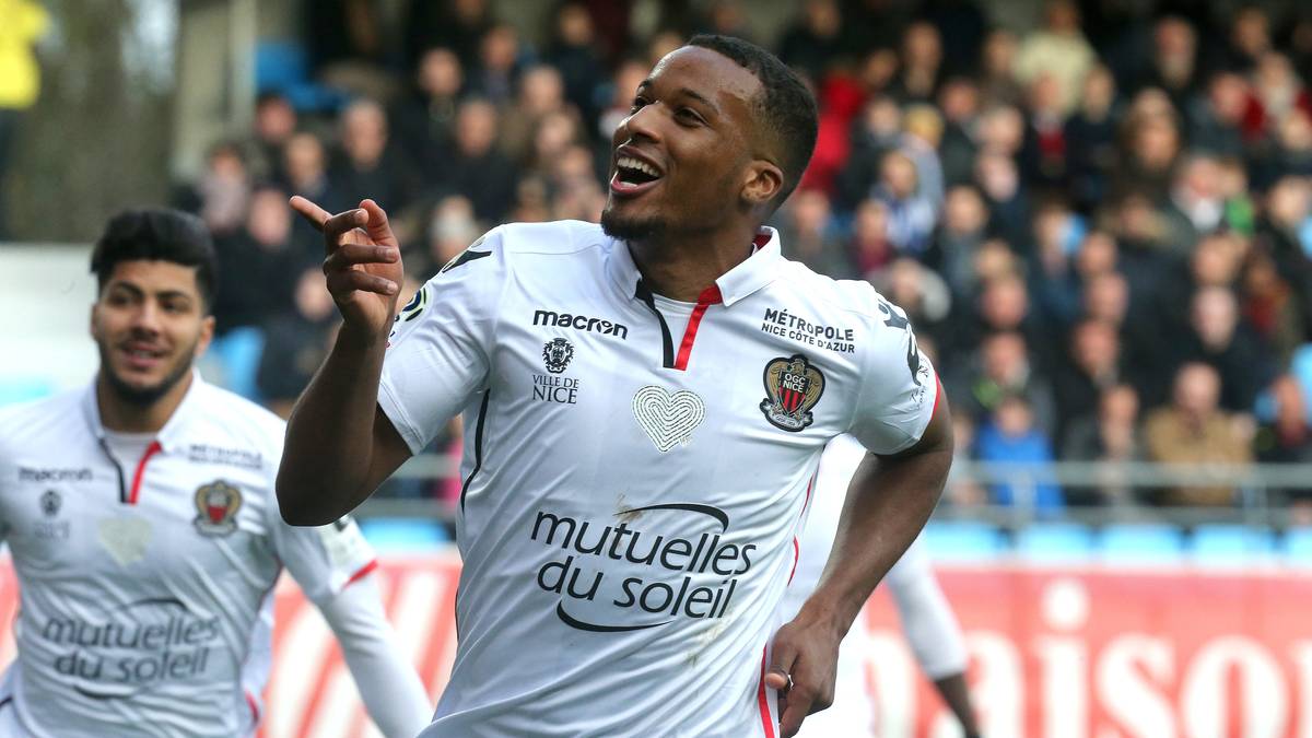 Die größten Hoffnungen aber ruhen auf dem Franzosen Alassane Plea, der für 23 Millionen Euro aus Nizza losgeist wurde und der teuerste Transfer in Gladbachs Vereinsgeschichte ist. Vom 25-Jährigen erhoffen sich die Borussia-Verantwortlichen eine Wiederbelebung der zuletzt etwas lahmenden Fohlen-Offensive