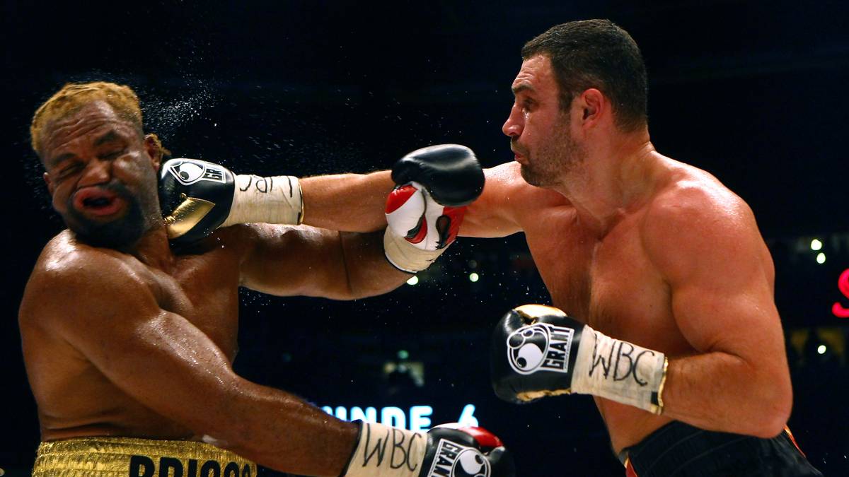 Achteinhalb Jahre, bis zu seinem letzten Kampf gegen Manuel Charr 2012, blieb Klitschko WBC-Champion, regierte als einziger Schwergewichts-Champ in drei Jahrzehnten, kassierte nie auch nur einen Niederschlag. Was die große Bilanz trübte: Es mangelte ihm in dieser Zeit an den richtig großen Herausforderungen