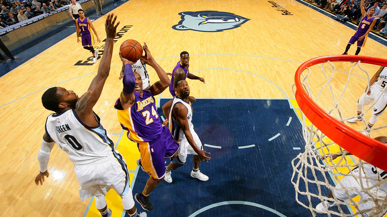 Los Angeles Lakers v Memphis Grizzlies