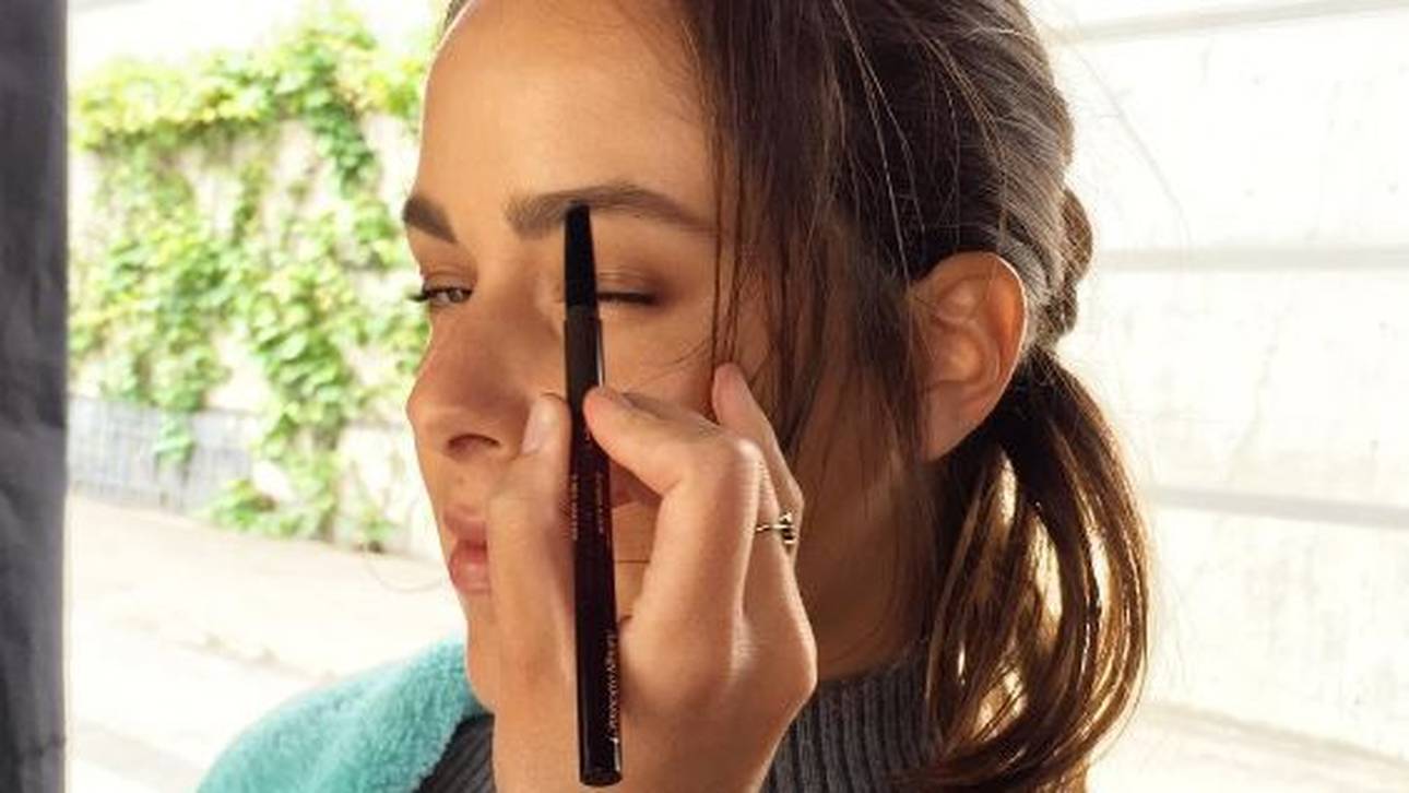 Die letzten Vorbereitungen für Tennisstar Ana Ivanovic für das Fotoshooting mit dem Magazin Self