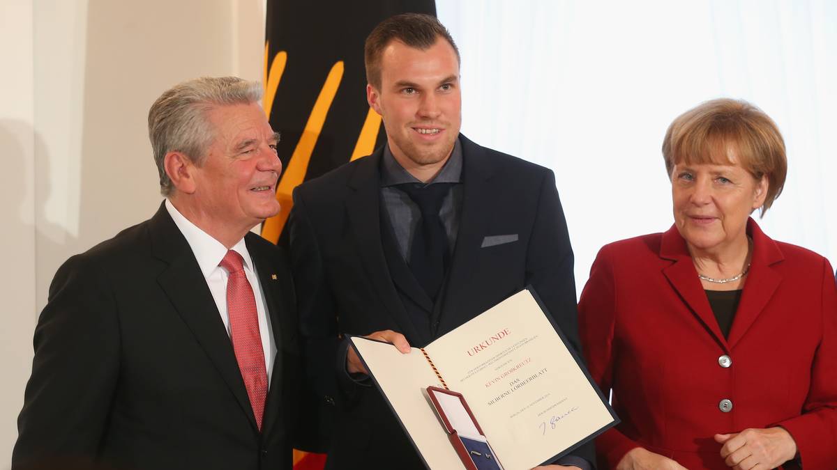 KEVIN GROSSKREUTZ:  Der Ur-Dortmunder blieb zwar ohne Einsatz, aber lockerte die Stimmung im Quartier auf. Das letzte seiner sechs Länderspiele absolvierte er 2014.