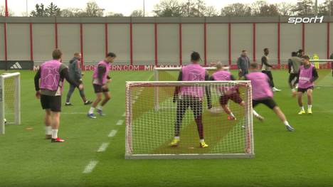 Harry Kane steht am Montagvormittag wieder auf dem Trainingsplatz des FC Bayern München. Ein möglicher Einsatz im Achtelfinale-Hinspiel gegen Atalanta Bergamo liegt also im Bereich des Möglichen. 