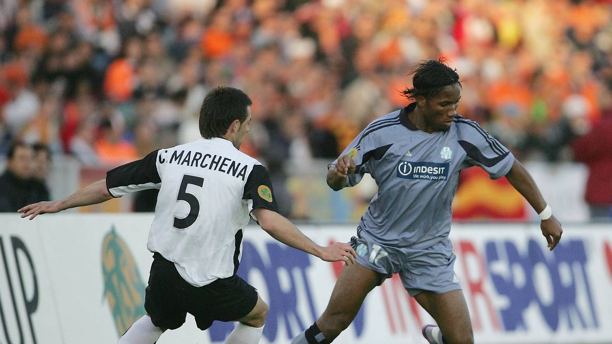 Zwei Jahre später kommt er in der Jugend bei USL Dunkerque unter, über OC Vannes und Levallois landet er bei US Le Mans, wo er 1999 seinen ersten Profivertrag unterschreibt. 2004 wird er für Olympique Marseille Torschützenkönig in der Ligue 1, der späte Startschuss zur Weltkarriere