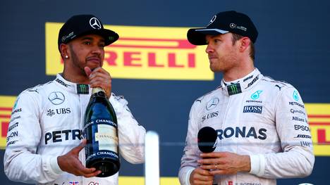 Nico Rosberg (r.) gewann das Rennen in Sotschi vor Lewis Hamilton (l,)