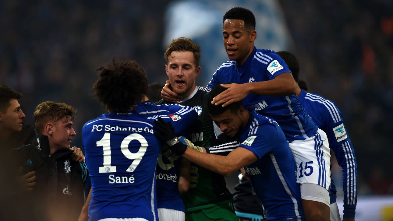Billard-Eigentor ebnet Schalke den Weg