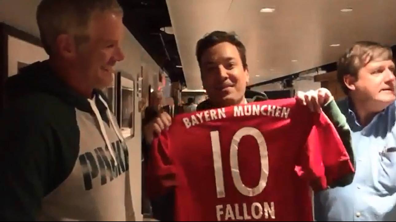 NFL-Legende verschenkt Bayern-Trikot