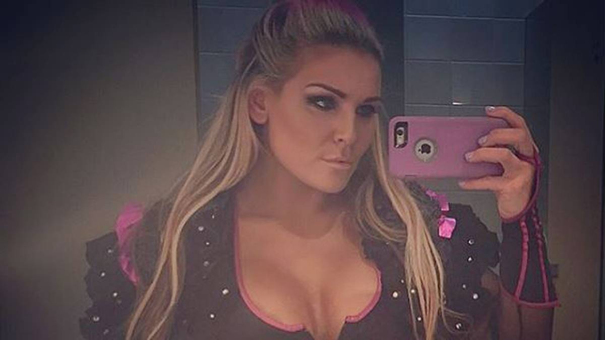 Gestatten: NATALYA, eine der erfahrensten Kräfte im WWE-Ring, erste Wrestlerin überhaupt in dritter Generation, das Geschäft liegt ihr entsprechend im Blut