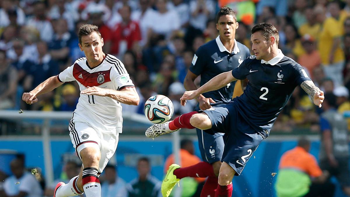 Klose gewann 2014 mit Deutschland die Weltmeisterschaft in Brasilien. Zudem ist der Stürmer mit 16 Toren bei Weltmeisterschaften der treffsicherste Spieler der WM-Historie