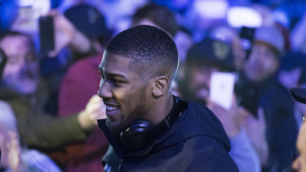Anthony Joshua ist 28 Jahre alt, stammt aus Großbritannien und gilt nach seinem Sieg über Wladimir Klitschko als der neue Top-Star des Schwergewichts