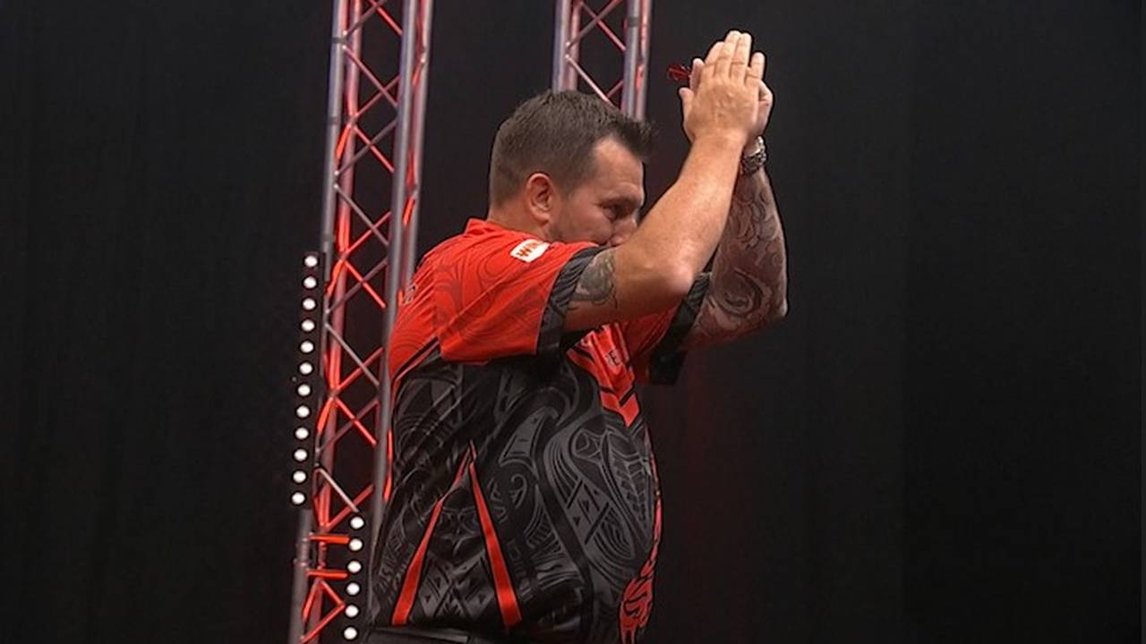 Clayton weist Darts-Juwel in die Schranken