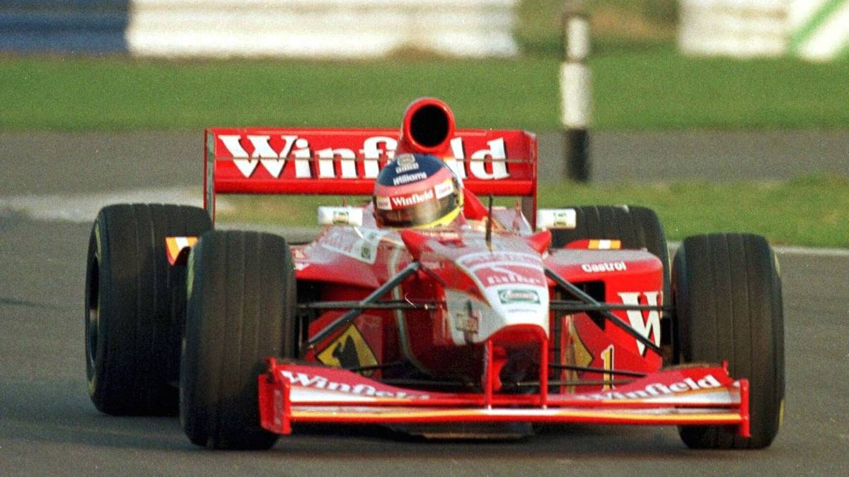 1998 und 1999 muss Williams auf die Unterstützung von Renault verzichten und fährt stattdessen mit Motoren, die den Namen Mecachrome beziehungsweise Supertec tragen. Einzelne Podestplätze stellen die Höhepunkte der schwierigen Phase dar