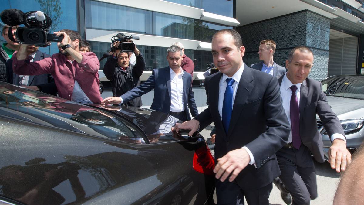 Am Donnerstag kursieren Gerüchte, die UEFA könnte den Kongress boykotieren. Daraus wird nichts. Der europäische Verband entschließt sich aber dazu, bei der Präsidentenwahl am Freitag geschlossen für den jordanischen Bewerber Prinz Ali bin al-Hussein zu stimmen