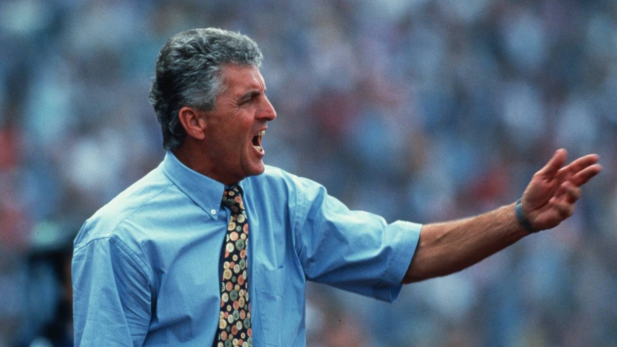 Auch damals erlebte der FC Bayern nämlich ein maues Jahr, das für Trainer Erich Ribbeck mit der Entlassung endete, zumal er auch noch im DFB-Pokal und im UEFA-Cup früh ausschied