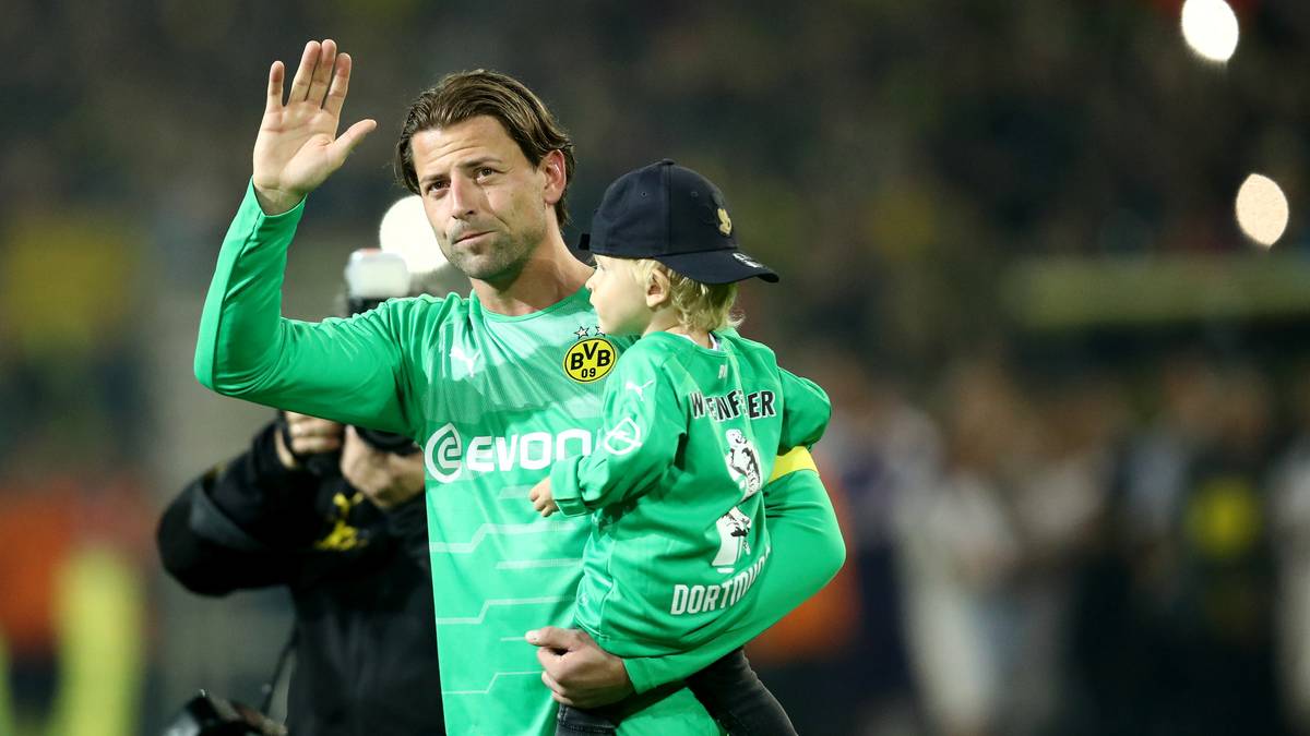 ROMAN WEIDENFELLER: Als 21-Jähriger wechselte der Torhüter 2002 vom 1. FC Kaiserslautern zum BVB. Bis zu seinem Karriereende 16 Jahre später bestritt Weidenfeller 453 Pflichtspiele für die Westfalen und wurde je zweimal Deutscher Meister (2011. 2012) sowie DFB-Pokalsieger (2012, 2017)