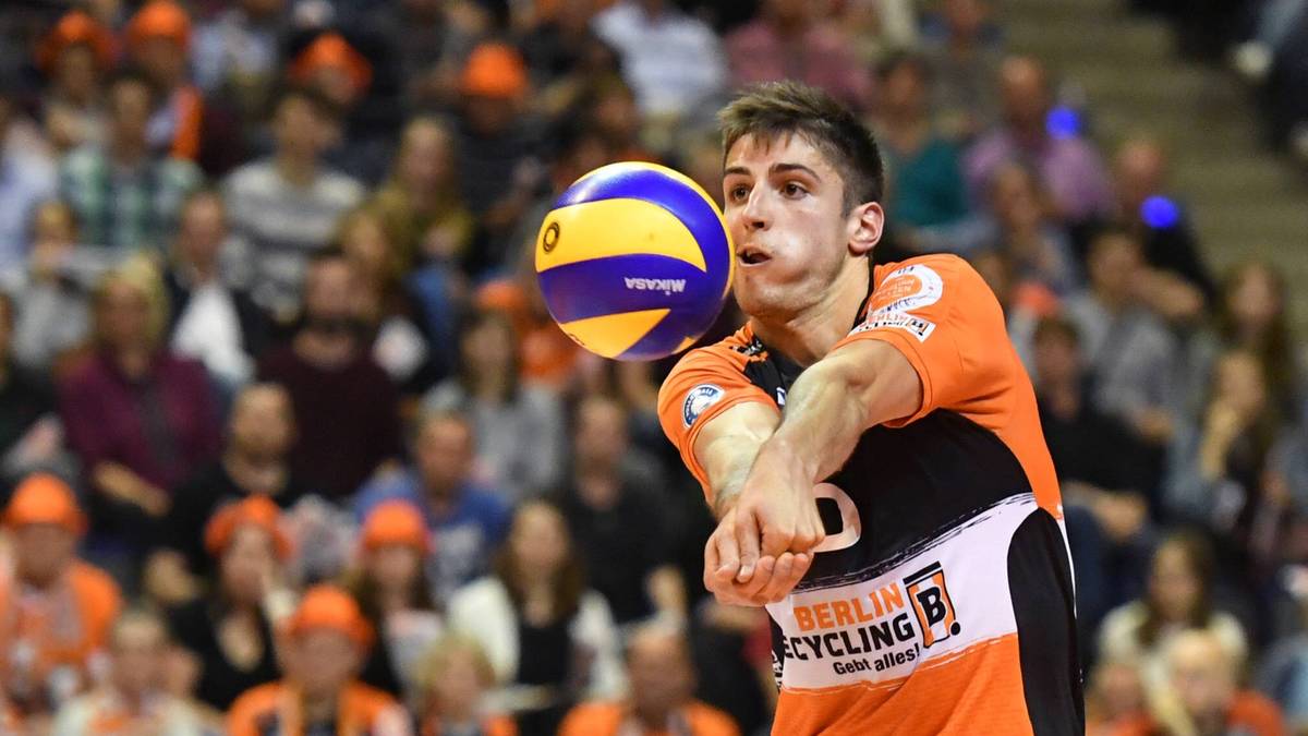 MORITZ REICHERT: Der Nationalspieler ist nach zahlreichen Verletzungen zurück in der Startformation von Trainer Enard und dort nicht mehr wegzudenken - auch wenn zwischendurch immer wieder einmal die Effektivität fehlt