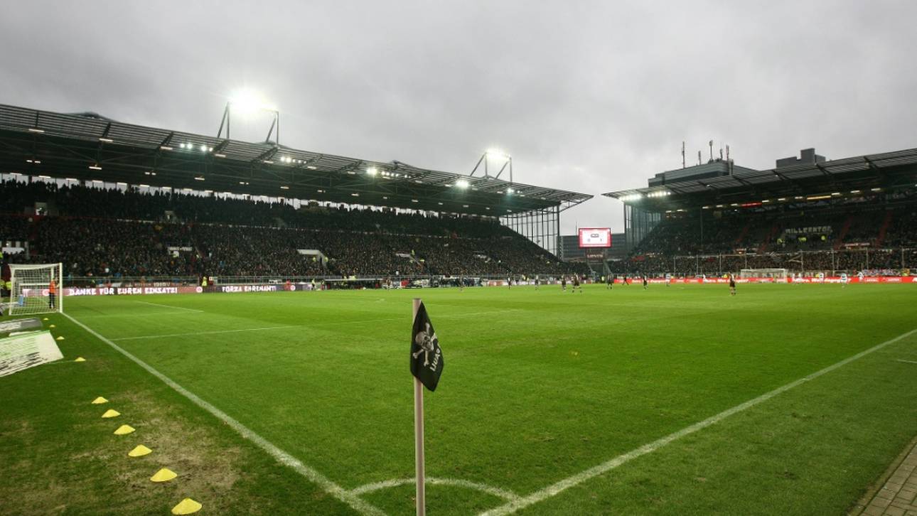 30.000 Fans, keine Trainer beim Kracher