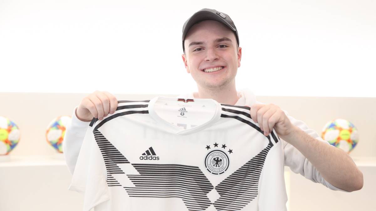 Platz 47 - Florian "FCB CodyDerFinisher" Müller (Xbox/785 Punkte): Der 20-Jährige spielt für den FC Basel und wurde während des eNations Cup in den erweiterten deutschen Kader aufgenommen. In FIFA 17 wurde er Vize-Weltmeister auf der Xbox
