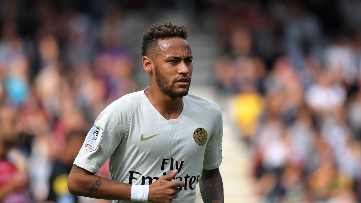 Gleiches gilt für Neymar. Für den Brasilianer legte der Katar-Klub bekanntlich 222 Millionen Euro hin. Hoeneß dazu bei Sky: „Kein Mensch ist 200 Millionen wert.”