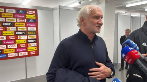 Nach dem Ausraster von Nationalspieler Leroy Sané nimmt Sportdirektor Rudi Völler seinen Spieler in Schutz.