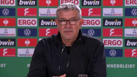 Urs Fischer befindet sich mit Union Berlin im freien Fall. Auch gegen Stuttgart brachte eine neue Taktik nicht den erhofften Brustlöser. Stattdessen sah Fischer nach einem Disput mit dem Schiedsrichter die rote Karte.