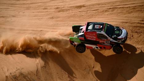 Dirk von Zitzewitz feiert einen Etappensieg bei der Rallye Dakar