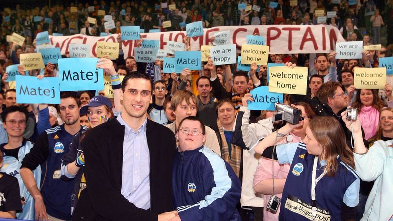 Matej Mamic wurde von den Fans bei seinem ersten Besuch in der Halle am 25. Januar 2006 gefeiert