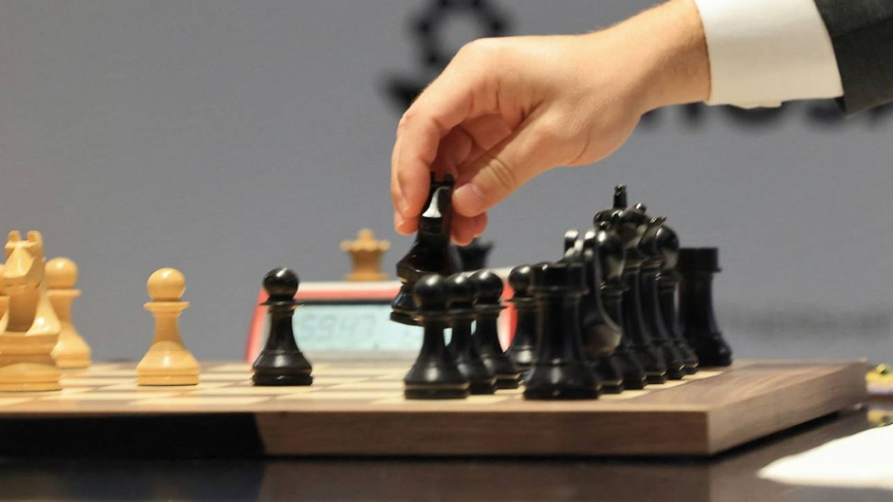 Iranerin ohne Hidschab bei Schnellschach-WM