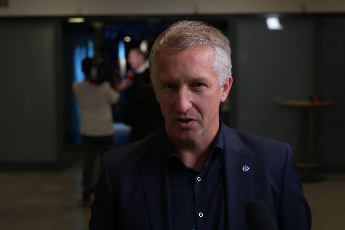 Frank Baumann, neuer Sportvorstand des FC Schalke 04, spricht über seine Motivation, die neue Aufgabe auf Schalke aufzunehmen und vergleicht den Klub mit seinem ehemaligen Arbeitgeber Werder Bremen.